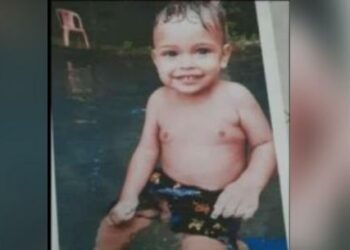 Bebê de 1 ano morre esmagado ao brincar embaixo de Hilux