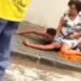Vídeo: policial aposentada imobiliza assaltante durante tentativa de roubo