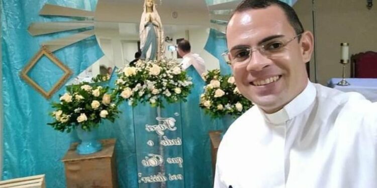 Padre morre afogado após salvar duas pessoas dentro de açude