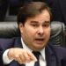 Lula tem visão de país, e Bolsonaro só enxerga o próprio umbigo, diz Maia