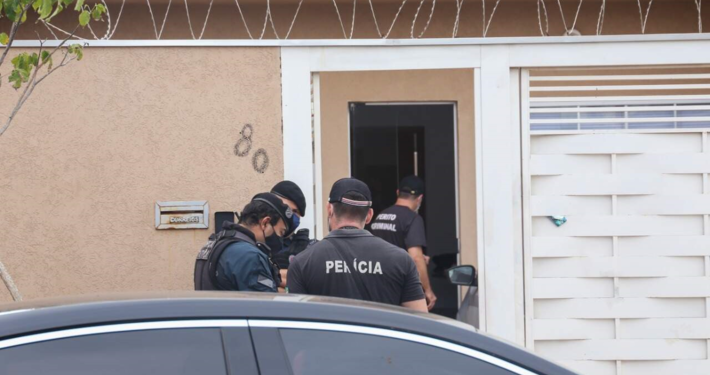 Sem ter notícias da mãe, filho arromba casa e a encontra morta na cama