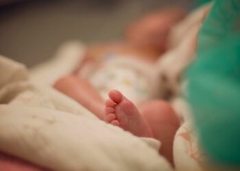 Bebê nasce com três pênis e se torna o primeiro no mundo da medicina com caso raro