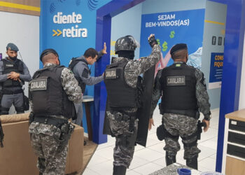 Assaltantes invadem loja Mundo Novo no Manoa e fazem funcionária de refém