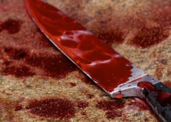 Mulher é morta por amante do marido na frente do filho de 6 anos