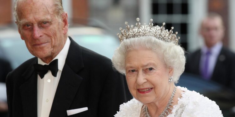 Príncipe Philip, marido da rainha Elizabeth 2ª, morre aos 99 anos