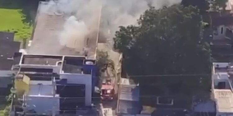 Incêndio atinge prédio de hospital em Manaus; veja vídeo
