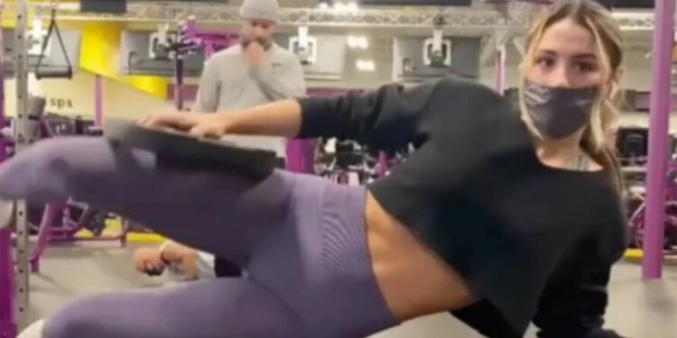 Vídeo: Mulher flagra desconhecido fazendo foto dela escondido em academia