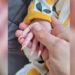 Fotos de bebê com unhas ‘stiletto’ viralizam e geram revolta na web: “Mãe irresponsável”