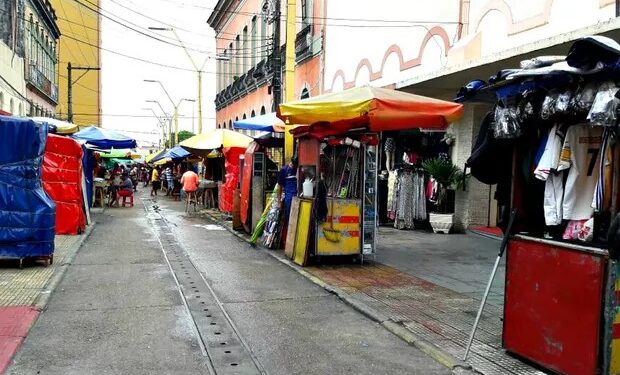 Homem morre ao levar facada no coração, no Centro de Manaus