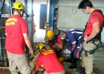 Tragédia! Homem entra em secadora de grãos para salvar irmão e ambos morrem