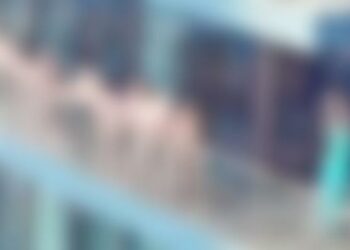 Mulheres são presas após posarem nuas em varanda de prédio