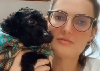 Modelo diz que não é racista porque tem “cachorra preta” e revolta web