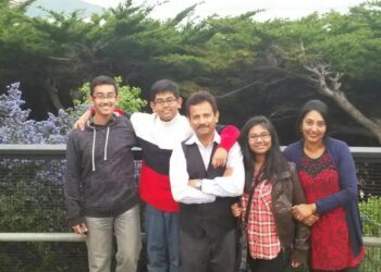 Gêmeos formam pacto, matam família inteira e se suicidam em seguida