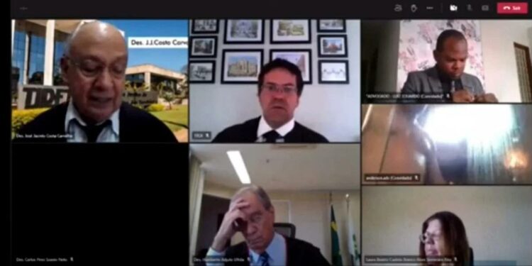 Advogado aparece tomando banho durante julgamento online no Tribunal de Justiça; assista
