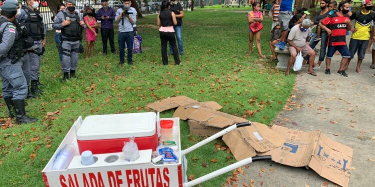 Ambulante é assassinado com 17 facadas no Centro de Manaus