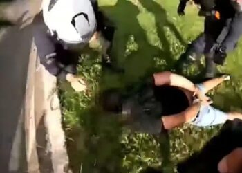 Mulher se joga de carro para escapar de assassinato e leva tiro de raspão na cabeça