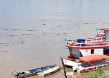 Homem se joga em rio para fugir da polícia em Humaitá