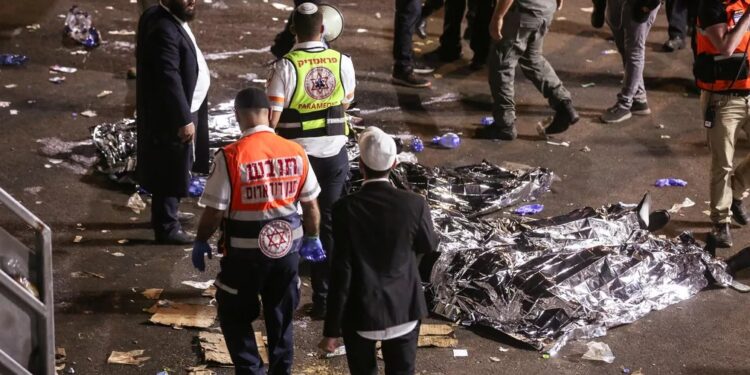 Tumulto em festival religioso em deixa mortos e mais de 100 feridos
