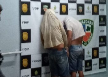 Em Manaus, criminosos simulam arma com os dedos e apanham da população