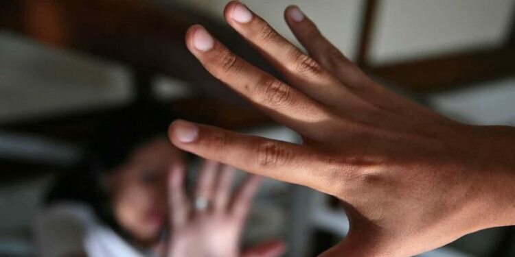 Homem é preso em flagrante estuprando garota de 14 anos
