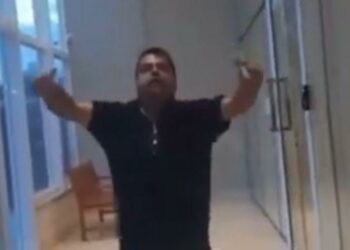 Morador é flagrado chamando funcionária de prédio de ‘macaca’