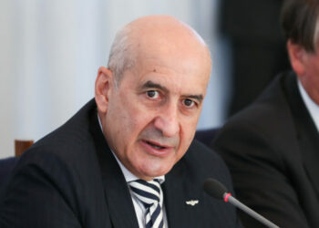 Ministro da Casa Civil se vacina escondido contra a Covid-19: “não me envergonho”