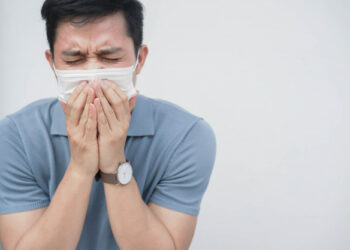 Homem com Covid-19 é preso após infectar propositalmente 22 pessoas