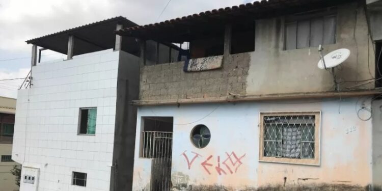 Bebê de 2 anos é espancada por namorado da mãe e internada em estado grave