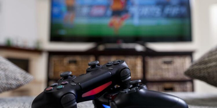 Sem videogame por causa de castigo, menino de oito anos decide fugir de casa