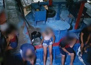 Em Parintins, polícia interrompe festa clandestina em embarcação e apreende ‘novinhas’
