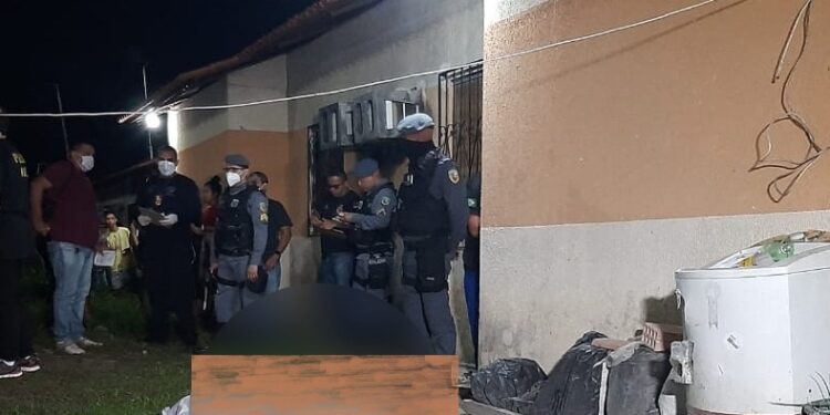 Jovem é morto com quatro tiros e 13 facadas no Viver Melhor 2