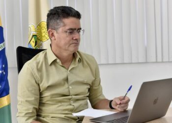 David Almeida publica lei que estabelece Auxílio Operação Cheia 2021 em R$ 400