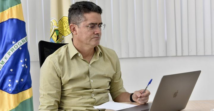 David Almeida publica lei que estabelece Auxílio Operação Cheia 2021 em R$ 400