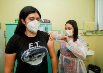 Trabalhadores da educação serão vacinados nesta quarta-feira (19/5) em Manaus