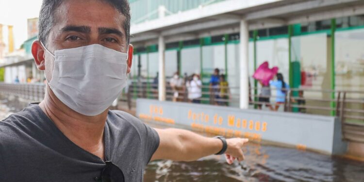 Cheia do Rio Negro iguala recorde de 2012 e pode ultrapassá-la em questão de dias