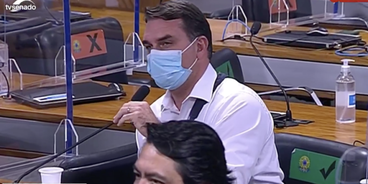 Clima tenso! Flávio Bolsonaro chama Renan Calheiros de ‘vagabundo’ durante CPI da Covid