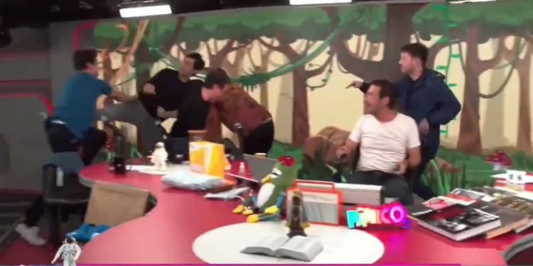 Programa Pânico da Jovem Pan termina em bate-boca e agressão; veja o vídeo