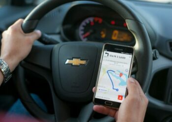 Em Manaus, passageira é retirada à força de Uber, agredida e violentada por dupla de irmãos