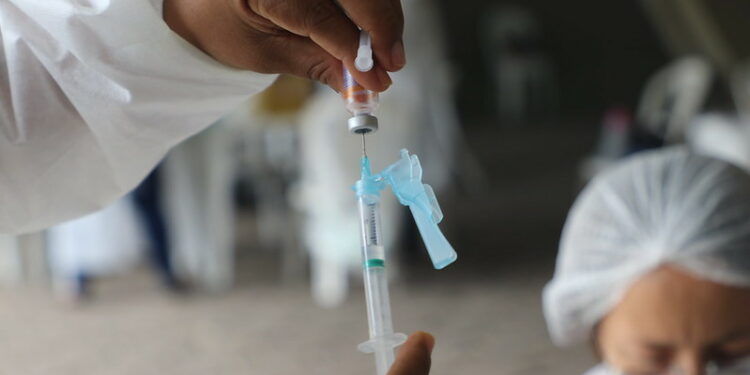 1.114.826 doses da vacina contra Covid-19 já foram aplicadas no AM, informa Governo
