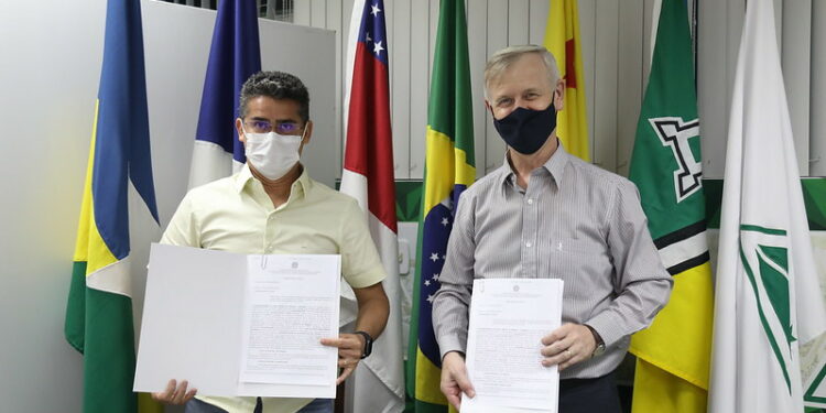 David Almeida assina, junto à Suframa, novo termo aditivo para finalizar obras no Distrito Industrial