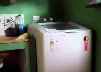 Adolescente grávida morre após levar choque em máquina de lavar