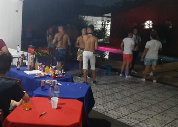 Quatro festas clandestinas e 13 estabelecimentos são fechados no fim de semana durante fiscalização