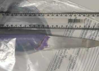 Adolescente mata namorado da mãe com facada no pescoço