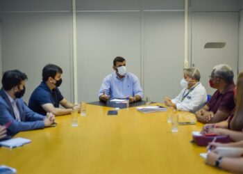 Caprichoso e Garantido se reúnem com Amazonastur para alinhamento de ações