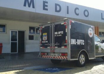 Cliente de padaria reage a assalto e mata assaltante; comparsa foi ferido