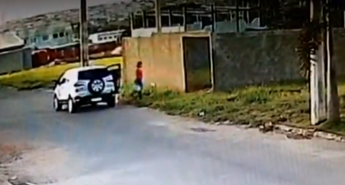 Mulher diz à polícia que ateou fogo em bebê recém-nascido para que ninguém soubesse da gravidez