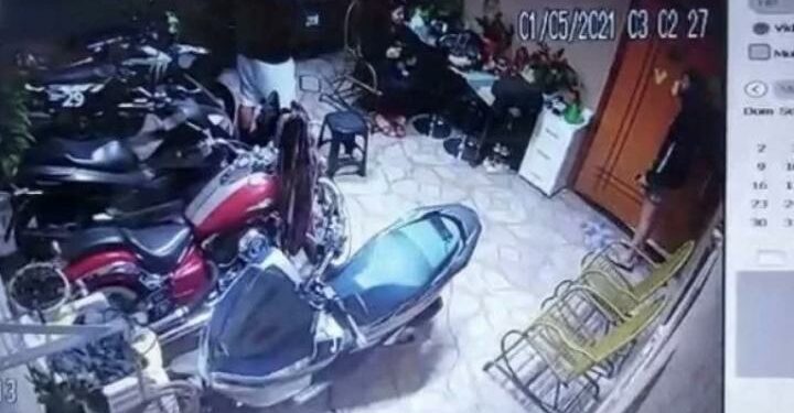 Vídeo mostra momento em que mulher mata namorado com tiro acidental