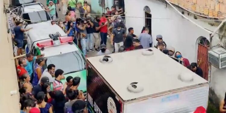 Homem é executado com 9 tiros na frente do filho pequeno na Compensa