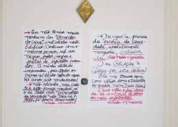 Mulher deixa recado racista para vizinhos negros: “Imundos”