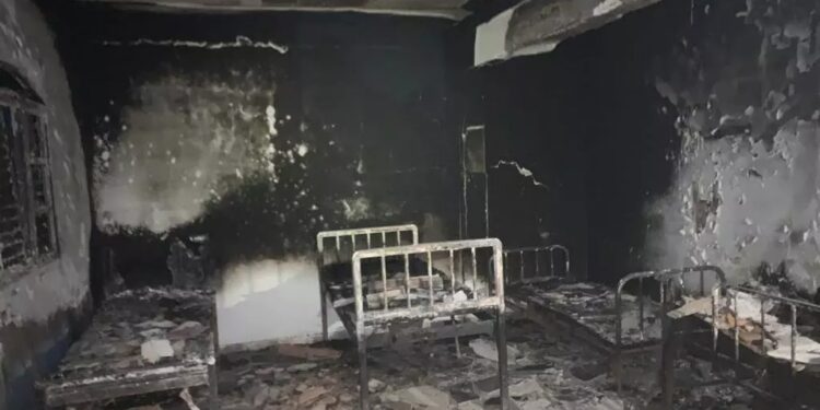 Idoso morre carbonizado em incêndio em clínica de reabilitação